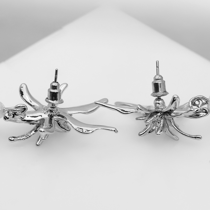 Серьги с жемчугом &laquo;Бусина&raquo; груша с цветком, цвет серебро