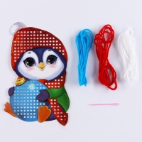Вышивка пряжей на новый год &laquo;Пингвин с шариком&raquo;&lrm; на картоне, новогодний набор для творчества