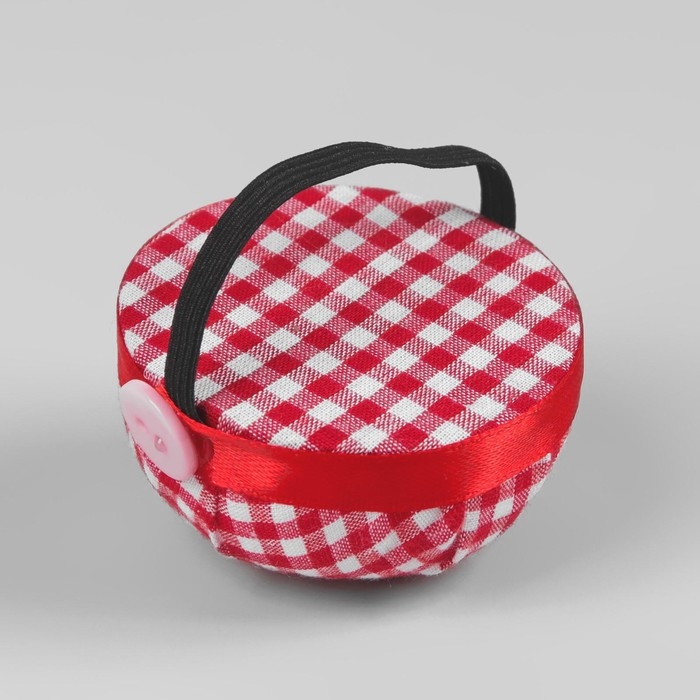 Игольница на руку &laquo;Клетка&raquo;, d = 6 см, цвет красный/белый