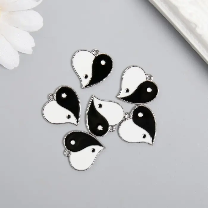 Металлический элемент, декоративная подвеска &laquo;Арт Узор. Инь-ян сердце&raquo;, эмаль, серебро, 2.1&times;1.9 см