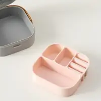 Шкатулка пластик для украшений с зеркалом, с ручкой 3 ячейки, 3 полосы, серый 9х9х3,8 см