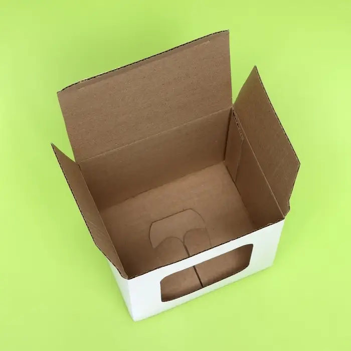 Коробка под кружку, с окном, белая 12&times;9.5&times;12 см