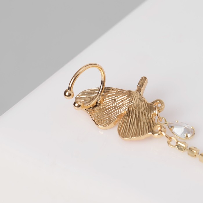 Серьга &laquo;Кафф&raquo; бабочка в полёте, цвет бело-розовый в золоте