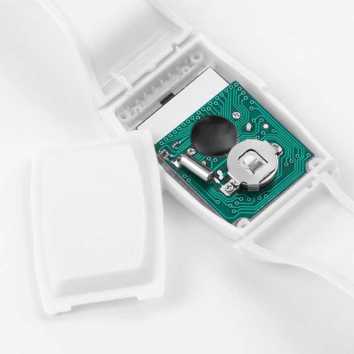 Часы наручные электронные детские, с калькулятором, ремешок силикон, l-21 см, белые Часы наручные электронные детские, с калькулятором, ремешок силикон, l-21 см, белые