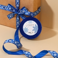 Лента атласная &laquo;Снежинки&raquo;, синяя, 2 см &times; 25 ярдов (22,5 м)