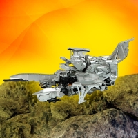 Робот &laquo;Истребитель&raquo;, трансформируется, с элементами из металла