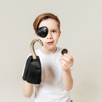 Карнавальный набор "В поисках клада" с игрой бродилкой Карнавальный набор "В поисках клада" с игрой бродилкой