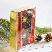 Свеча новогодняя с подсвечником "Красные шишки и подарки" (набор 4 шт) 4х13х17 см, красный