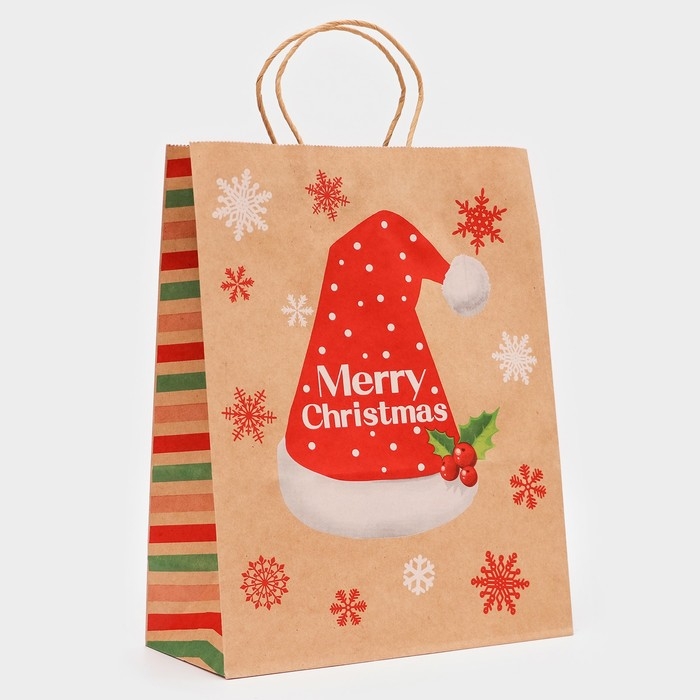 Новый год. Пакет бумажный подарочный новогодний крафт "Новогодняя шапка", 33 &times; 26 &times; 12 см.