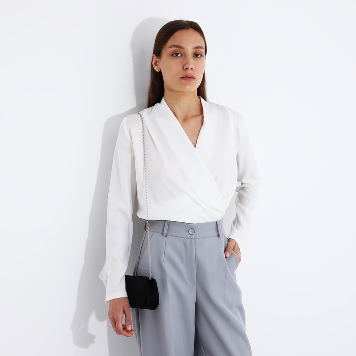 Клатч, отдел на клапане, длинная цепь, цвет чёрный