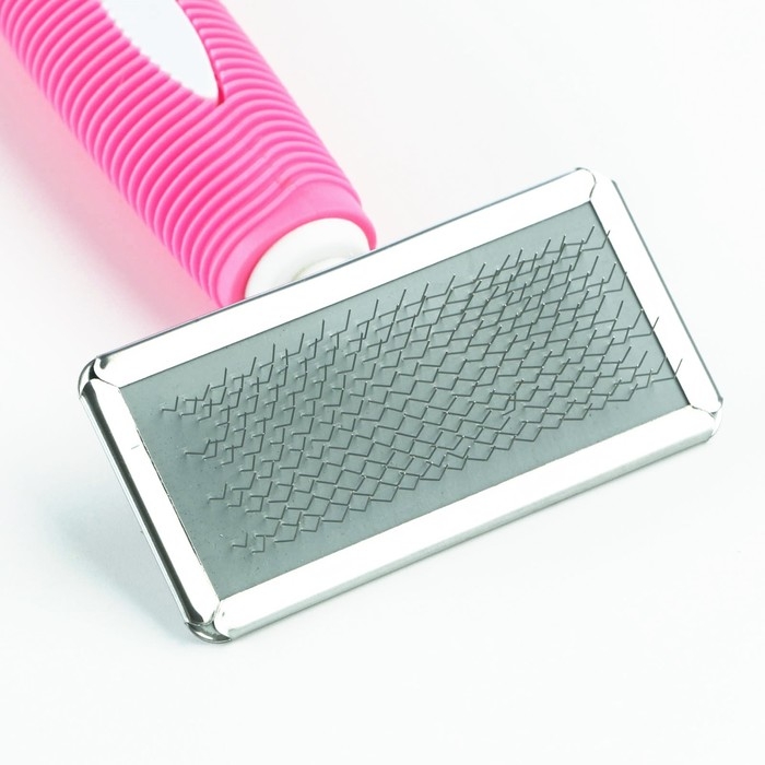 Пуходерка без капель с рифленой резиновой ручкой 9 х 15 см, бело-розовая Пуходерка без капель с рифленой резиновой ручкой 9 х 15 см, бело-розовая