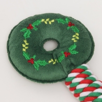 Игрушка пищащая, мягкая для собак "Новогодний пончик" с канатом, 32 см Игрушка пищащая, мягкая для собак "Новогодний пончик" с канатом, 32 см