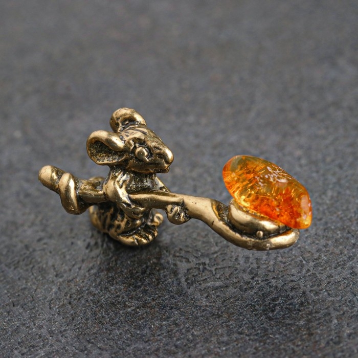 Сувенир кошельковый  "Мышка с полной ложкой", с натуральным янтарём