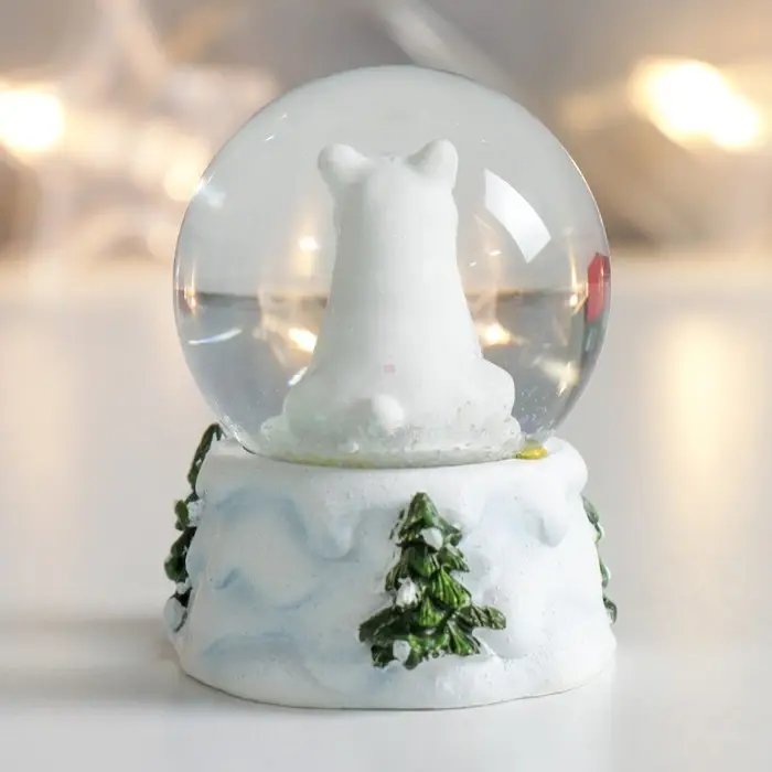 Сувенир полистоун водяной шар "Белый мишка на крыше дома" 4,5х4,5х6,5 см