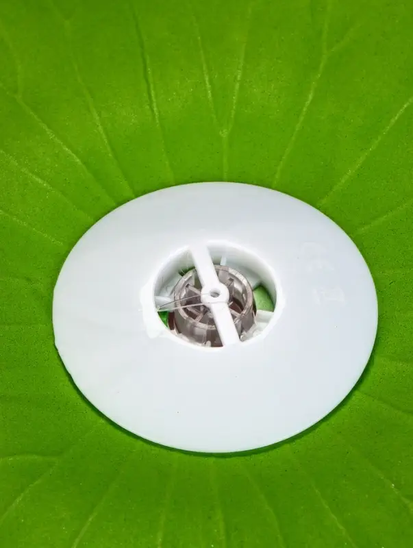 Садовый светильник для водоемов 28 х 28 х 9 см на солнечной бат-е "Лотос" красный N008