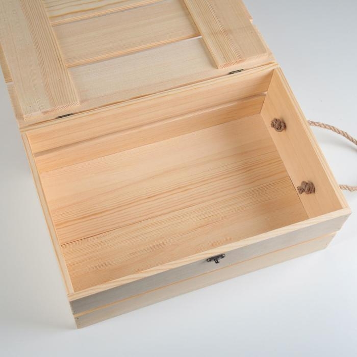 Ящик деревянный 35&times;23&times;13 см подарочный с реечной крышкой на петельках с замком