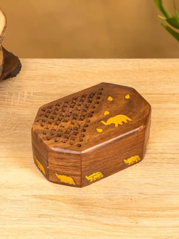 Шкатулка резная "Слоник в саду" 15х10х5 см, дерево шишам