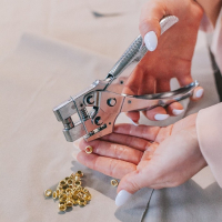 Щипцы с дыроколом для установки блочек, с блочками, d = 4 мм, 17 &times; 10 см, цвет серебряный