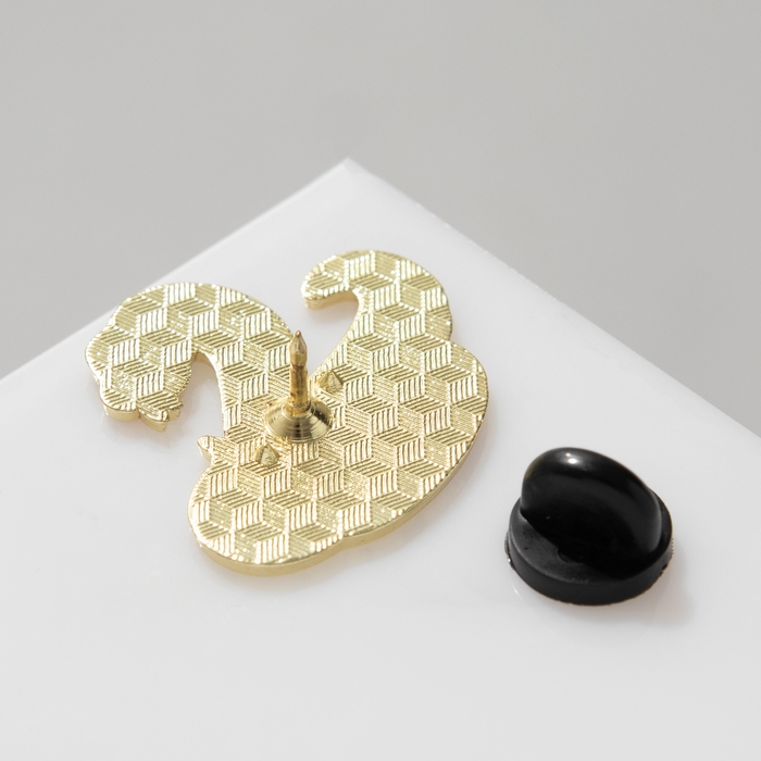 Новый год! Символ года 2025! Значок &laquo;Змейка&raquo; добрая, цвет коричневый в золоте