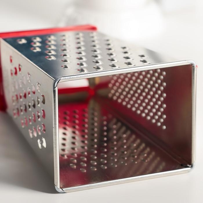 Тёрка &laquo;Универсал&raquo;, 4 грани, с крышкой-дозатором и пластиковой ручкой, 11&times;8,5&times;22 см, цвет МИКС