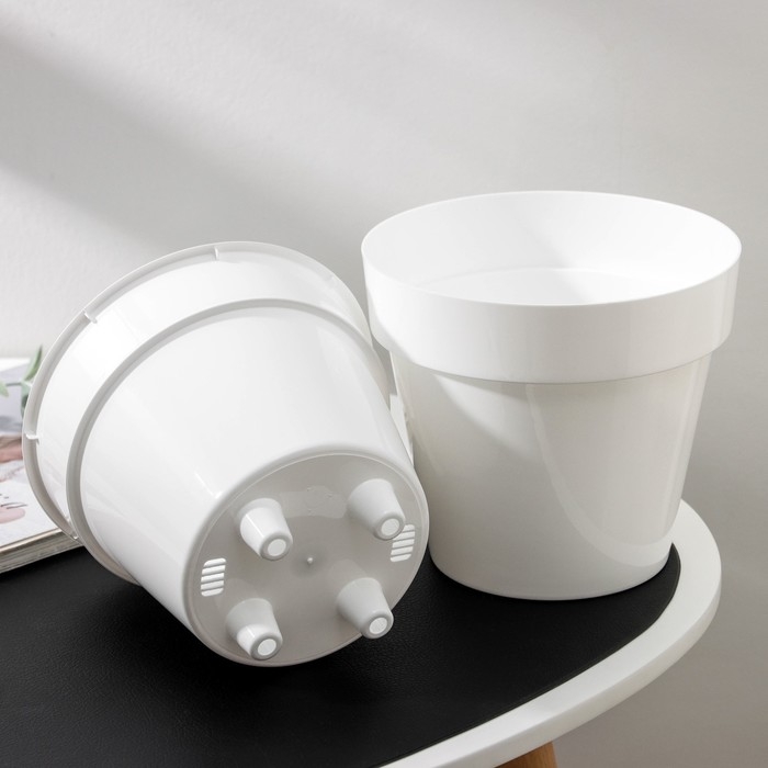 Кашпо для цветов со вставкой &laquo;Порто&raquo;, 2,4 л, цвет белый