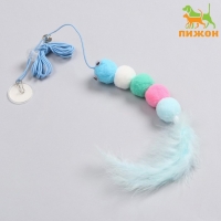 Дразнилка для кошек на креплении с бубенчиком "Гусеница с перьями", микс цветов Дразнилка для кошек на креплении с бубенчиком "Гусеница с перьями", микс цветов