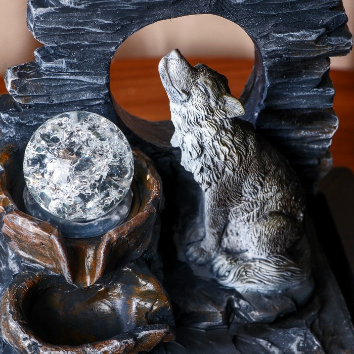 Фонтан "Волк на скале" 16х20х25 см (с подсветкой)