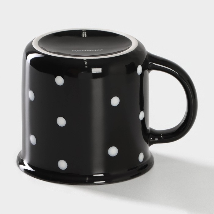 Кружка фарфоровая Доляна &laquo;Божья коровка&raquo;, 370 мл, цвет чёрный