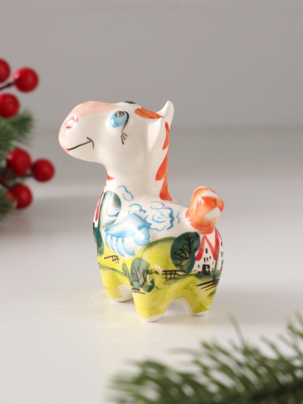 Статуэтка фарфоровая "Конь Пегас Город" /авторскмя роспись О.Огородникова/, 8 см