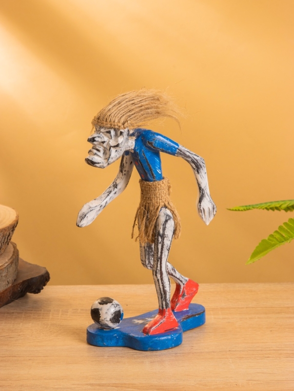 Сувенир &laquo;Абориген футболист&raquo;, 7&times;12&times;21 +/- см, дерево