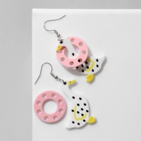 Серьги акрил &laquo;Гуси&raquo; в спасательных кругах, цветные в серебре