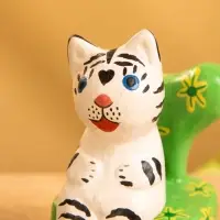 Сувенир дерево "Белый тигренок на стуле" 4х5,5х7,5 см