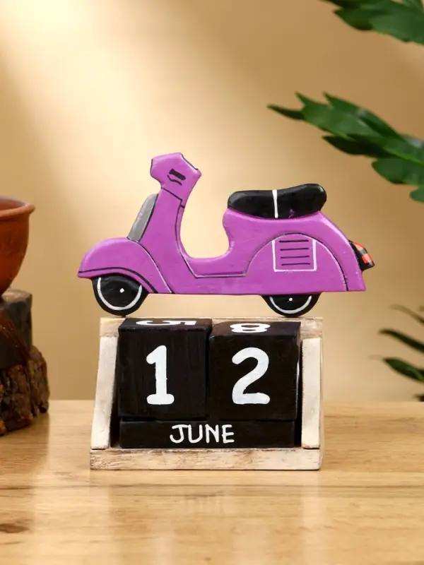 Календарь настольный &laquo;Мопед&raquo;, 14&times;5.5&times;14.5 см, дерево, фиолетовый
