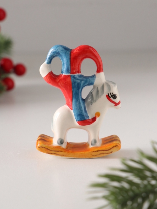 Качалка фарфоровая "Шут на коне",  9 см