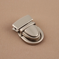 Застёжка для сумки, матовая, 3,5 &times; 4,7 см, цвет жемчужный серебряный