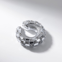 Серьги &laquo;Каффы&raquo; бублик, крупные стразы, белые в серебре