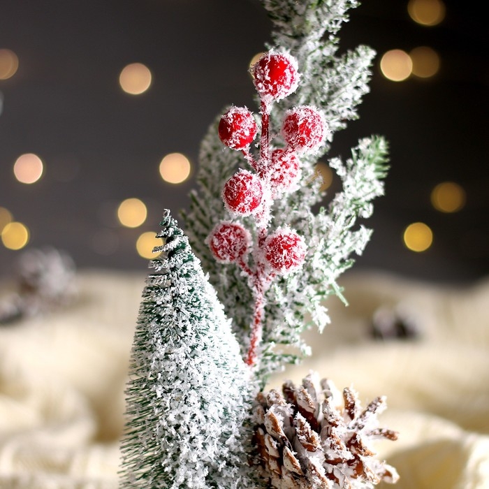 Новогодняя композиция &laquo;Ёлочка с веточками и шишкой&raquo; 13 &times; 13 &times; 26 см