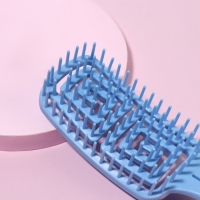 Расчёска массажная, прорезиненная ручка, вентилируемая, 6,3 &times; 22 см, цвет МИКС