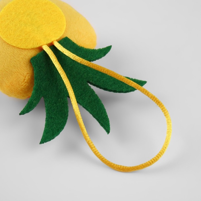 Игольница с петлёй &laquo;Ананас&raquo;, 6,5 &times; 6,5 &times; 3 см, цвет жёлтый