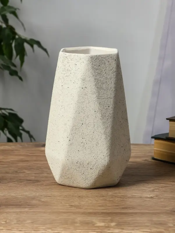 Ваза керамика настольная "Бэрри" грани, h=18,5х11. d=7,5 см, белый