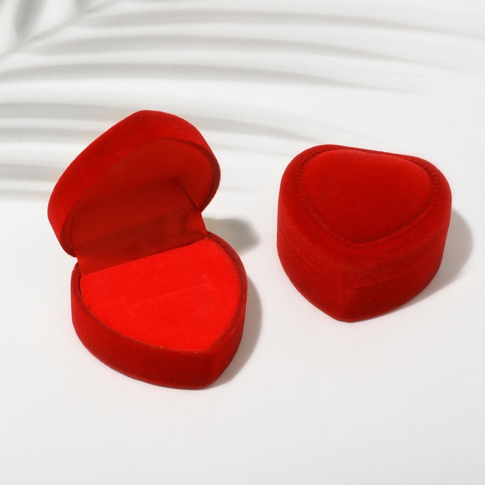 Футляр бархатный под кольцо &laquo;Сердце с рамкой из точек&raquo; 4,5&times;4,5, цвет красный, вставка красная