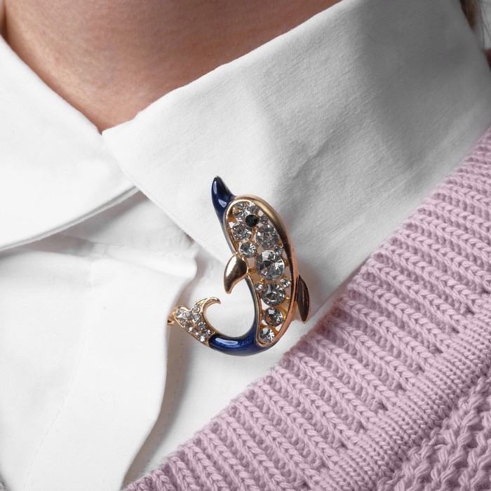 Брошь &laquo;Дельфин&raquo;, цвет бело-синий в золоте