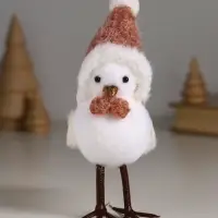 Сувенир "Белая птичка в колпаке и бабочке на веточке ели" 5,3х9,5х14 см