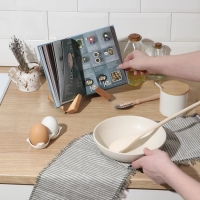 Подставка для книг, планшетов, 16,5&times;12,5&times;16,5 см, длина 1 детали 22,5 см, берёза