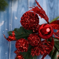 Декор "Зимние грезы" красные шары листья веточки, 16 см Декор "Зимние грезы" красные шары листья веточки, 16 см