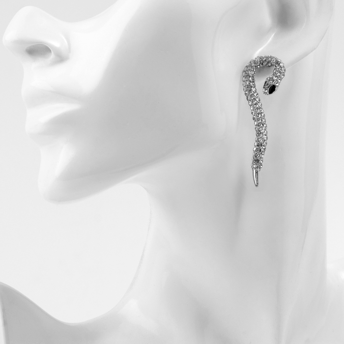 Новый год! Символ года 2025! Серьги со стразами &laquo;Змея&raquo;, элемент, цвет белый в серебре
