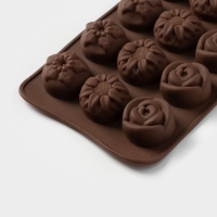 Форма для конфет и шоколада Доляна &laquo;Клумба цветов&raquo;, силикон, 20,5&times;10,5&times;1,5 см, 15 ячеек, цвет коричневый