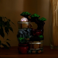 Фонтан "Слоники под деревом, бочки и кувшины" 12х15х24 см (с подсветкой) Фонтан "Слоники под деревом, бочки и кувшины" 12х15х24 см (с подсветкой)