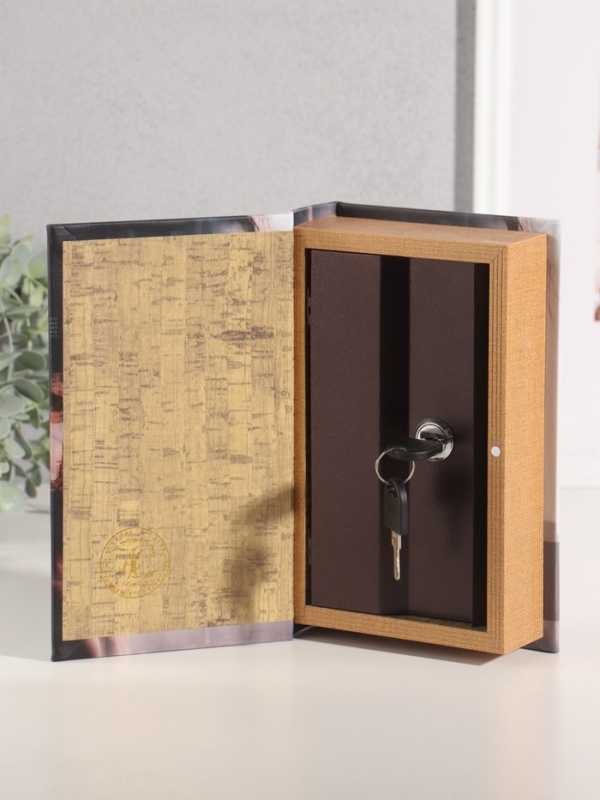 Сейф-книга дерево кожзам "Мегаполис. Девушка. Настроение" 21х13х5 см