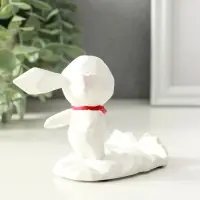 Сувенир полистоун подставка для телефона "Зайка с шейным красным платком" 6,5х9х8,5 см